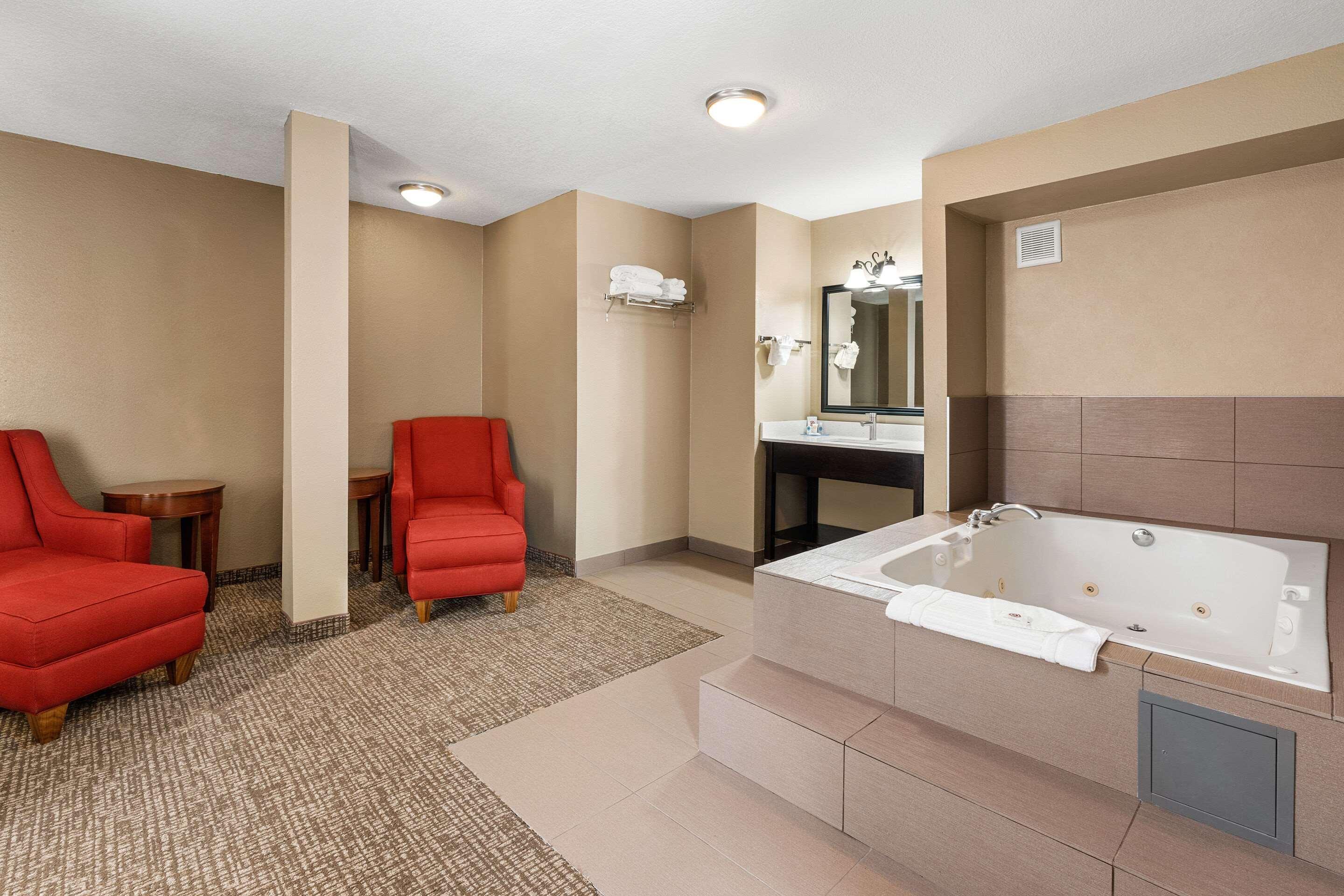 Comfort Inn & Suites Vancouver Downtown City Center Exterior photo